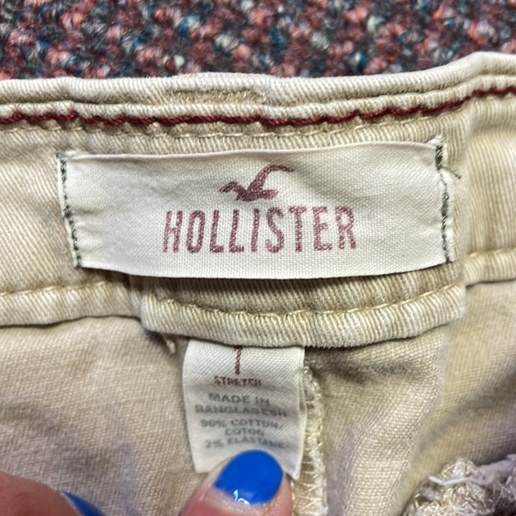 Hollister low rise kaki shorts - Picture 2 of 3
